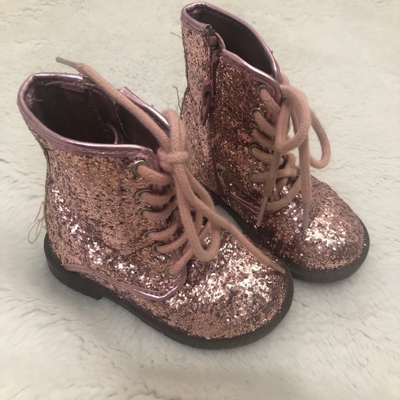 - Little Girls Pink Sparkle Boots. Size 5 - Picture 1 of 5